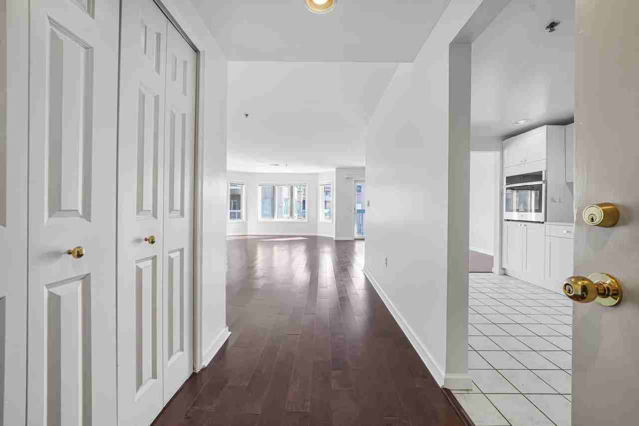 502 Smith Ct #502 - Photo 4 of 31