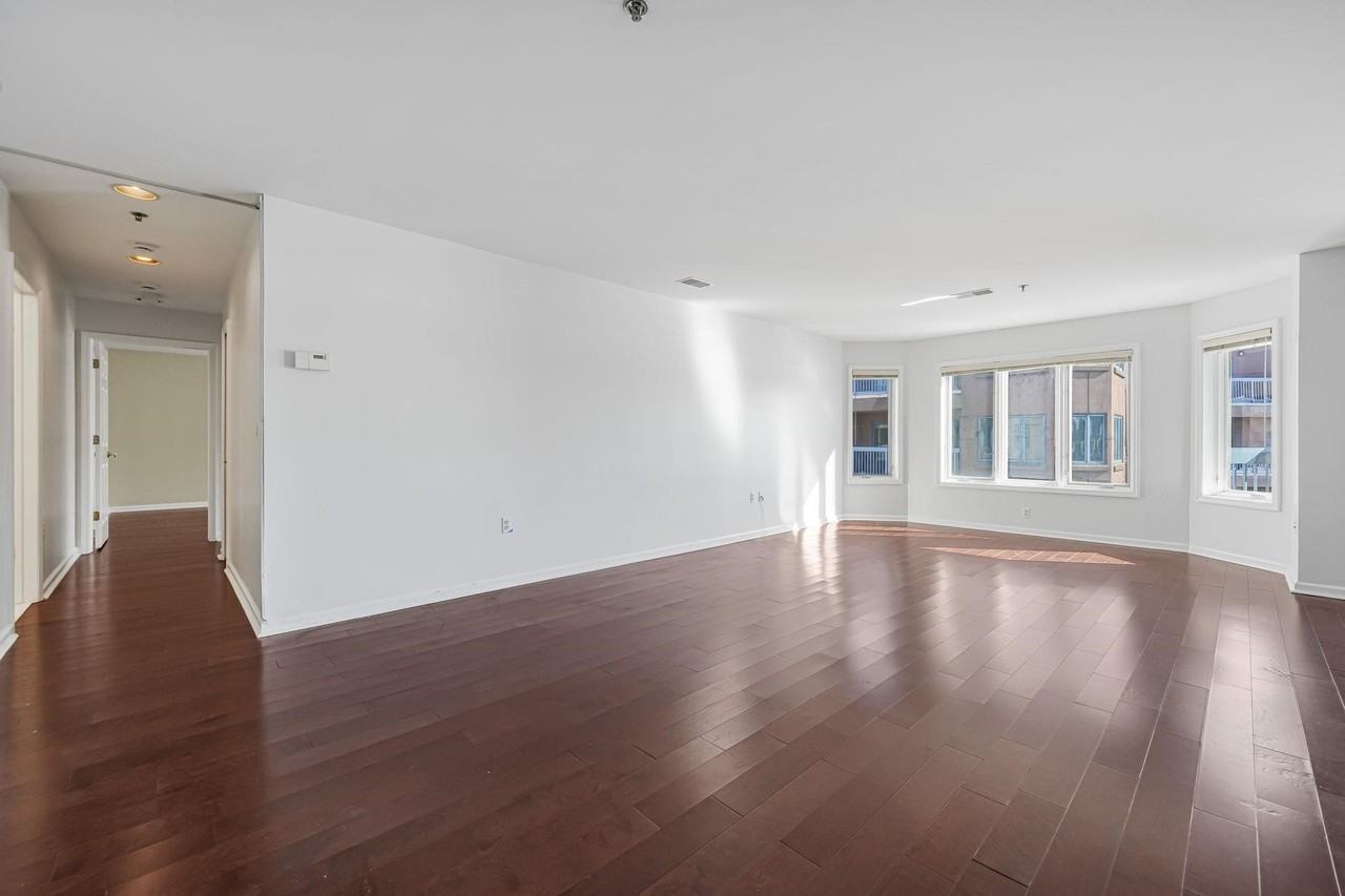 502 Smith Ct #502 - Photo 5 of 31