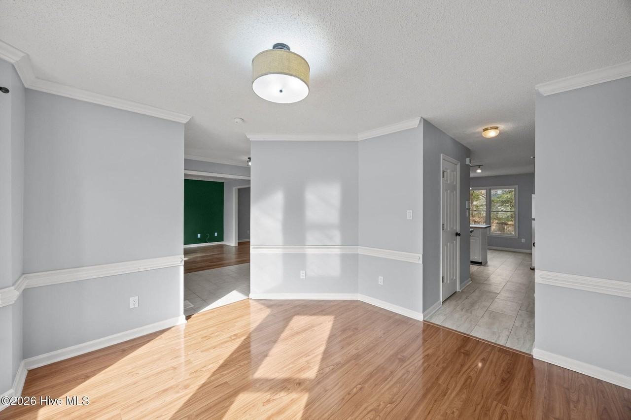 444 Ridge Rd - Photo 4 of 32