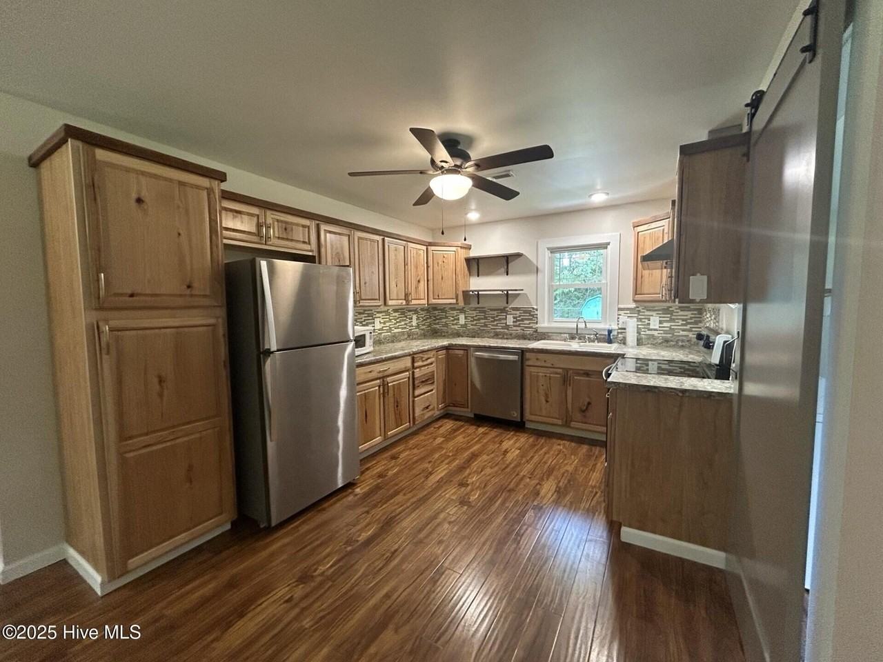 128 Ranch Dr - Photo 4 of 16