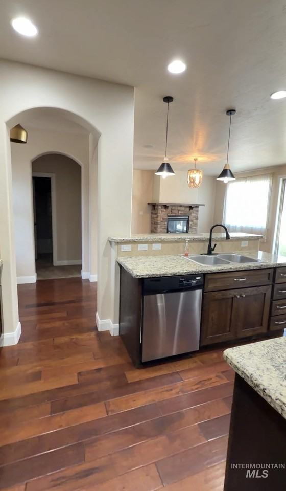 4678 N Elmstone Ave - Photo 4 of 15