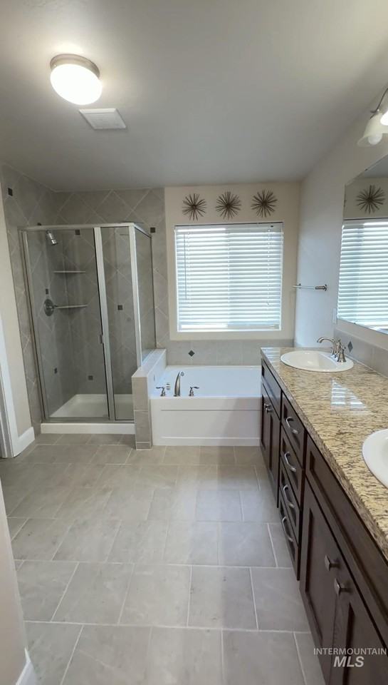 4678 N Elmstone Ave - Photo 7 of 15