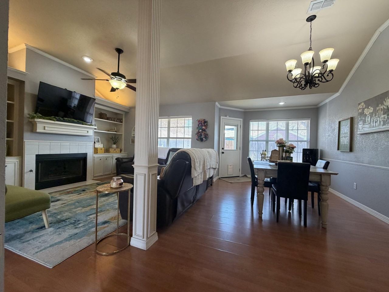 1021 Kirby Ave - Photo 4 of 23