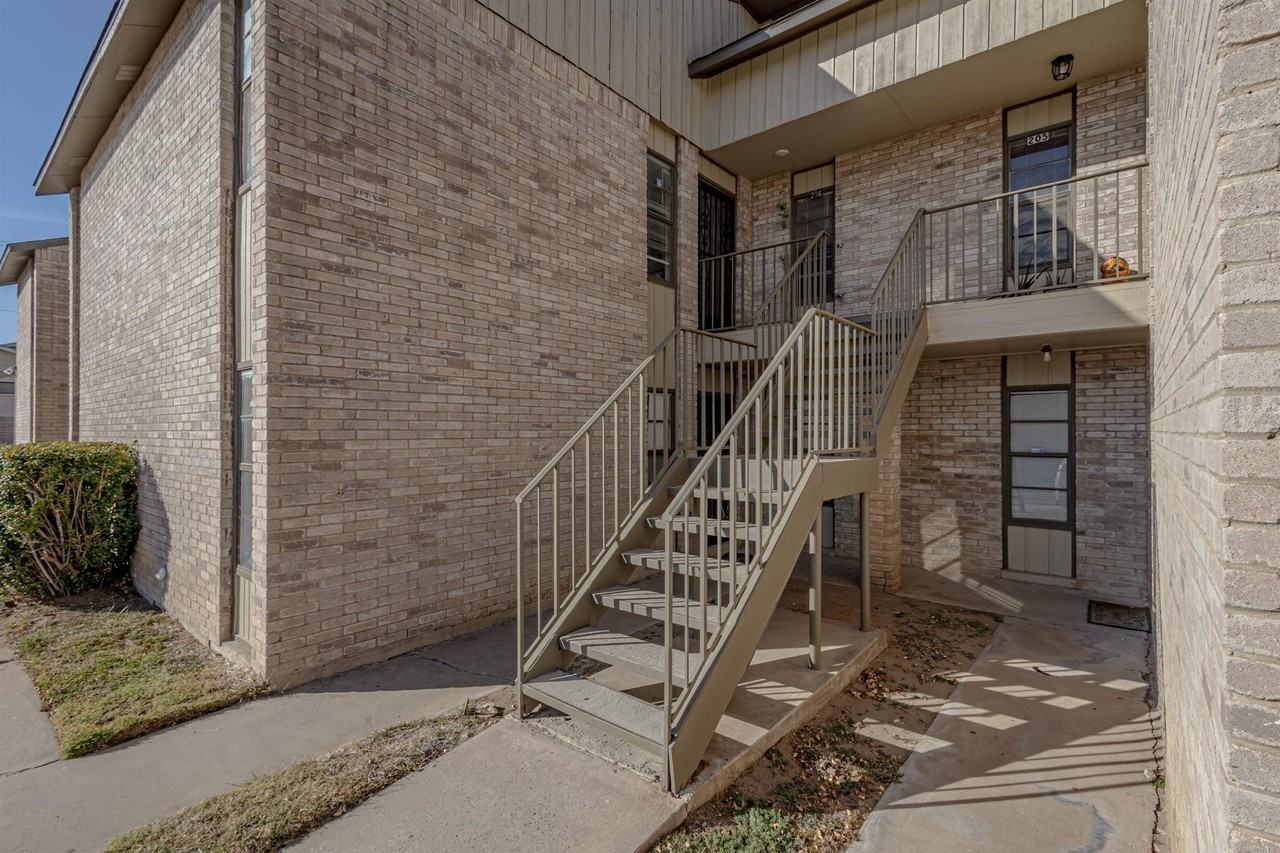 100 E Hillside Rd - Photo 2 of 24