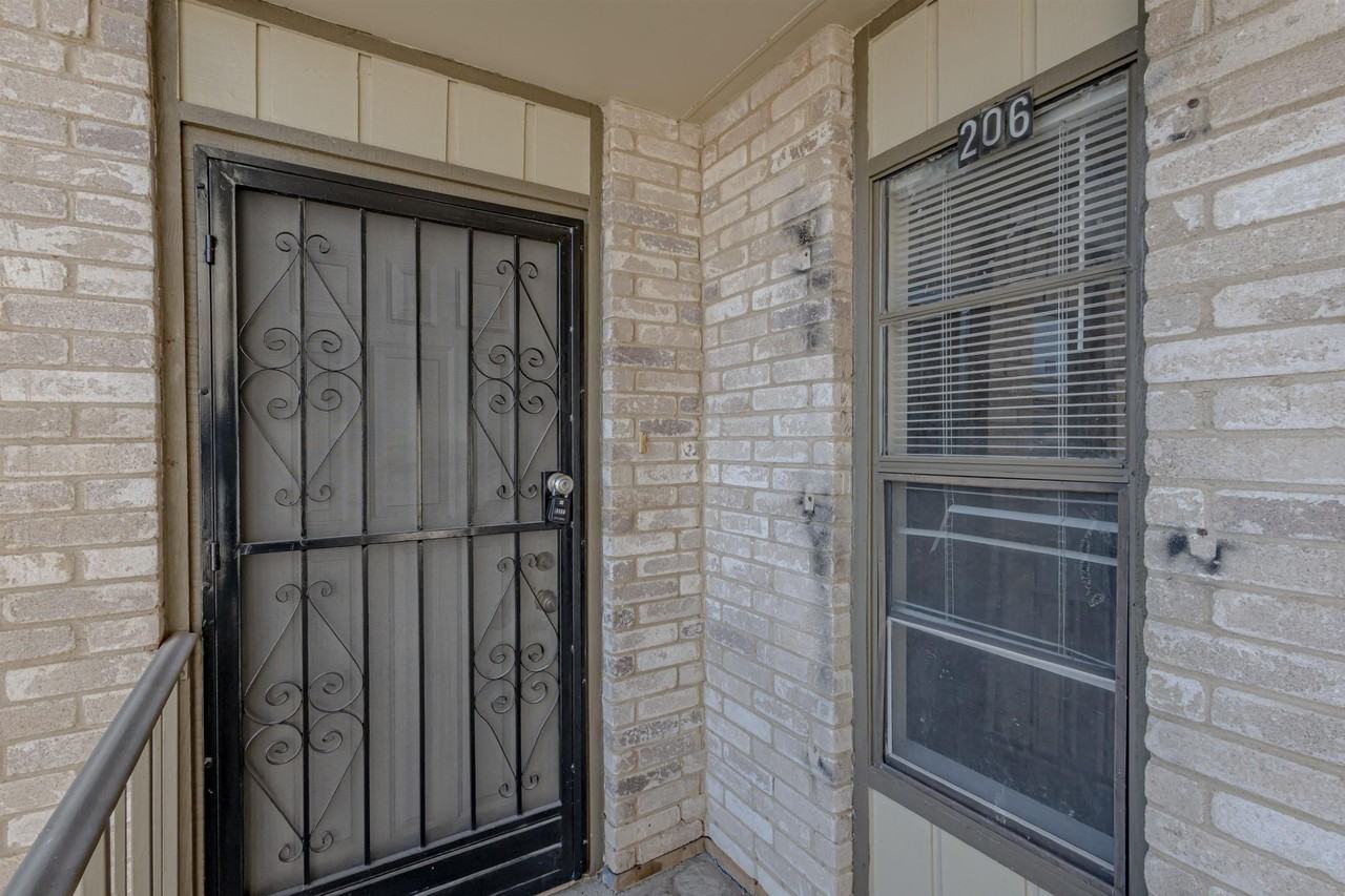 100 E Hillside Rd - Photo 4 of 24