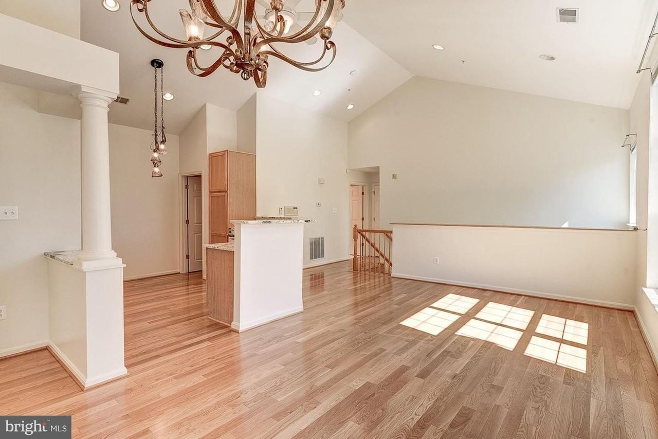 10706 Symphony Way - Photo 7 of 49