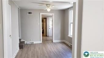 1001 Crane St - Photo 2 of 8