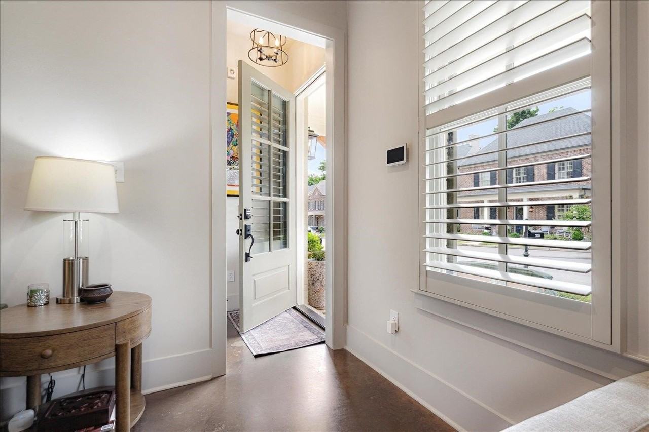 2020 Elzey Ave - Photo 4 of 33