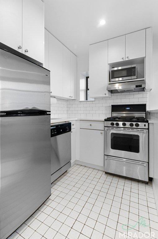 304 E 20th St - Photo 2 of 8