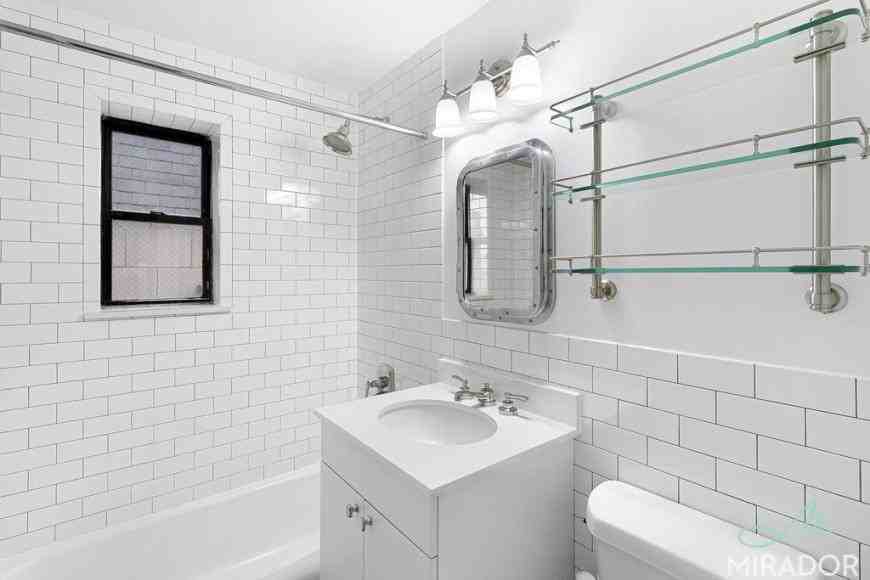 304 E 20th St - Photo 5 of 8