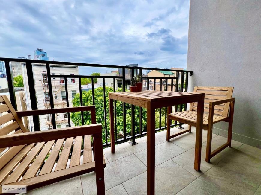 147 Green St - Photo 4 of 6