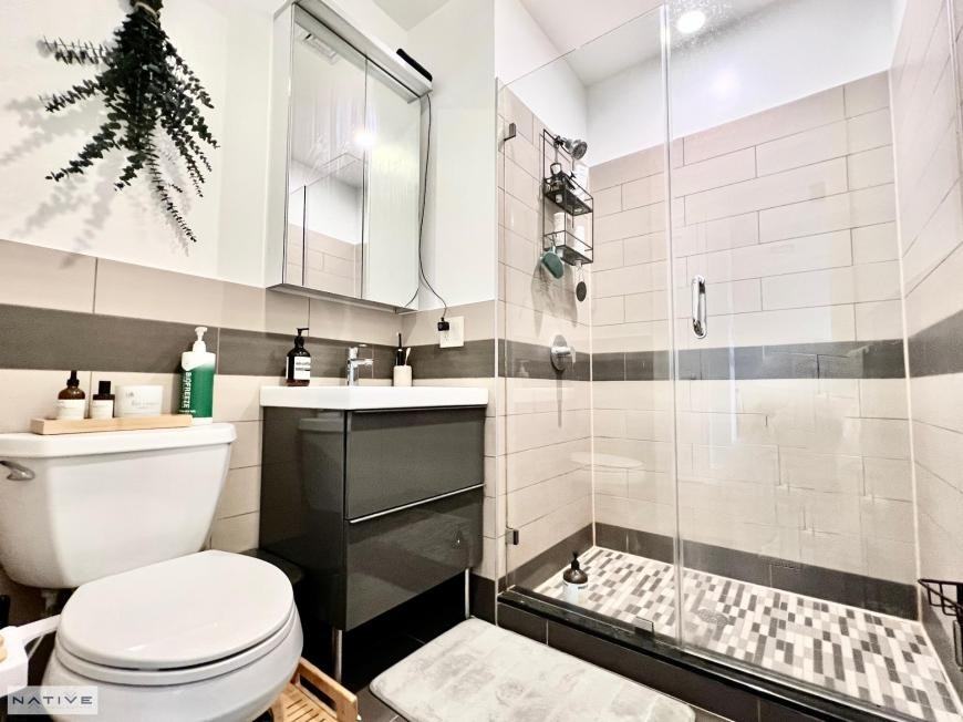 147 Green St - Photo 6 of 6