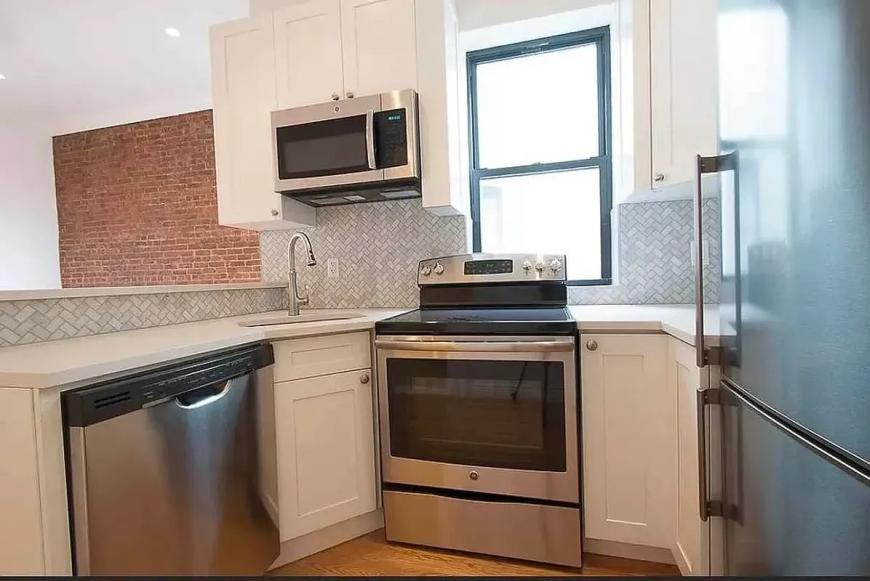 319 Lincoln Pl - Photo 5 of 9