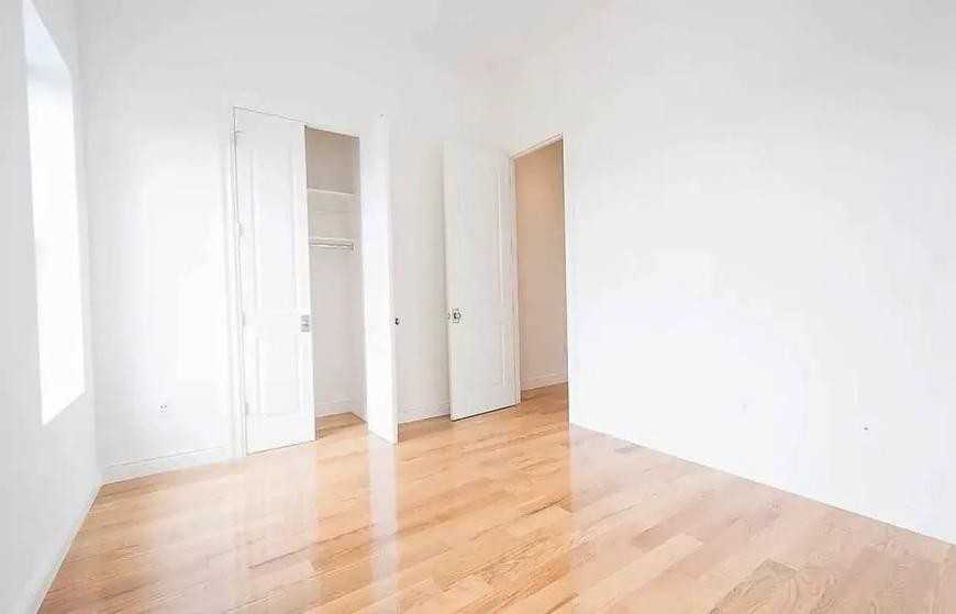 319 Lincoln Pl - Photo 6 of 9