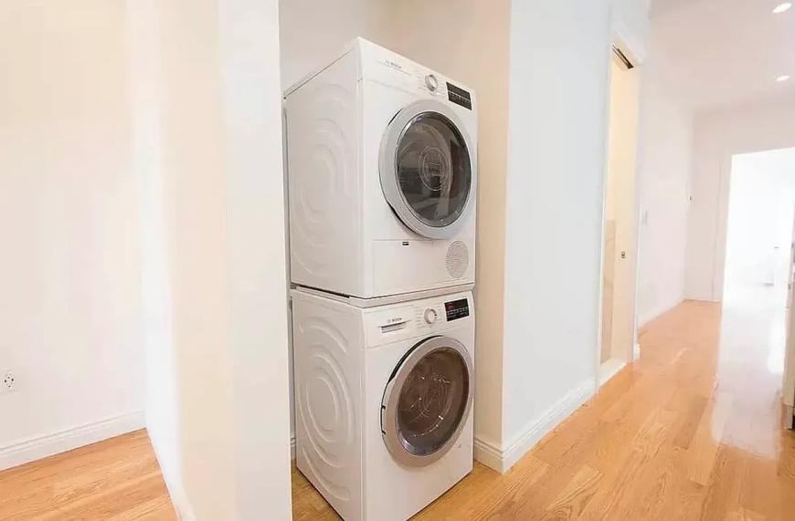 319 Lincoln Pl - Photo 7 of 9