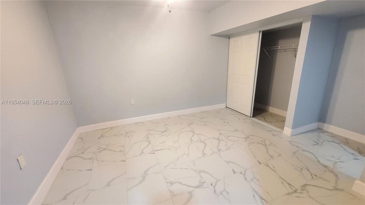 8613 Beekman Dr - Photo 3 of 9