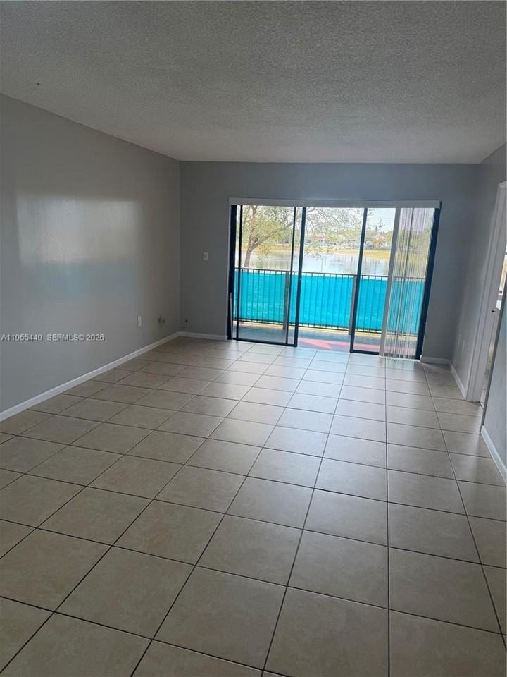 250 W Park Dr #201-5 - Photo 3 of 9