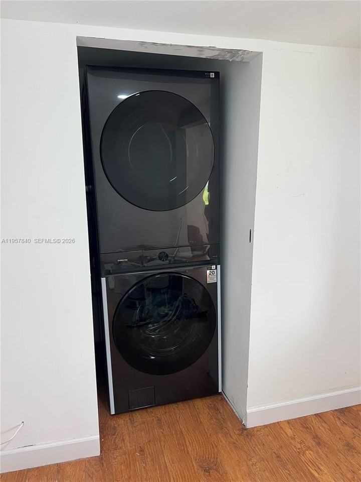 10805 Nw 10th Ave - Photo 6 of 6