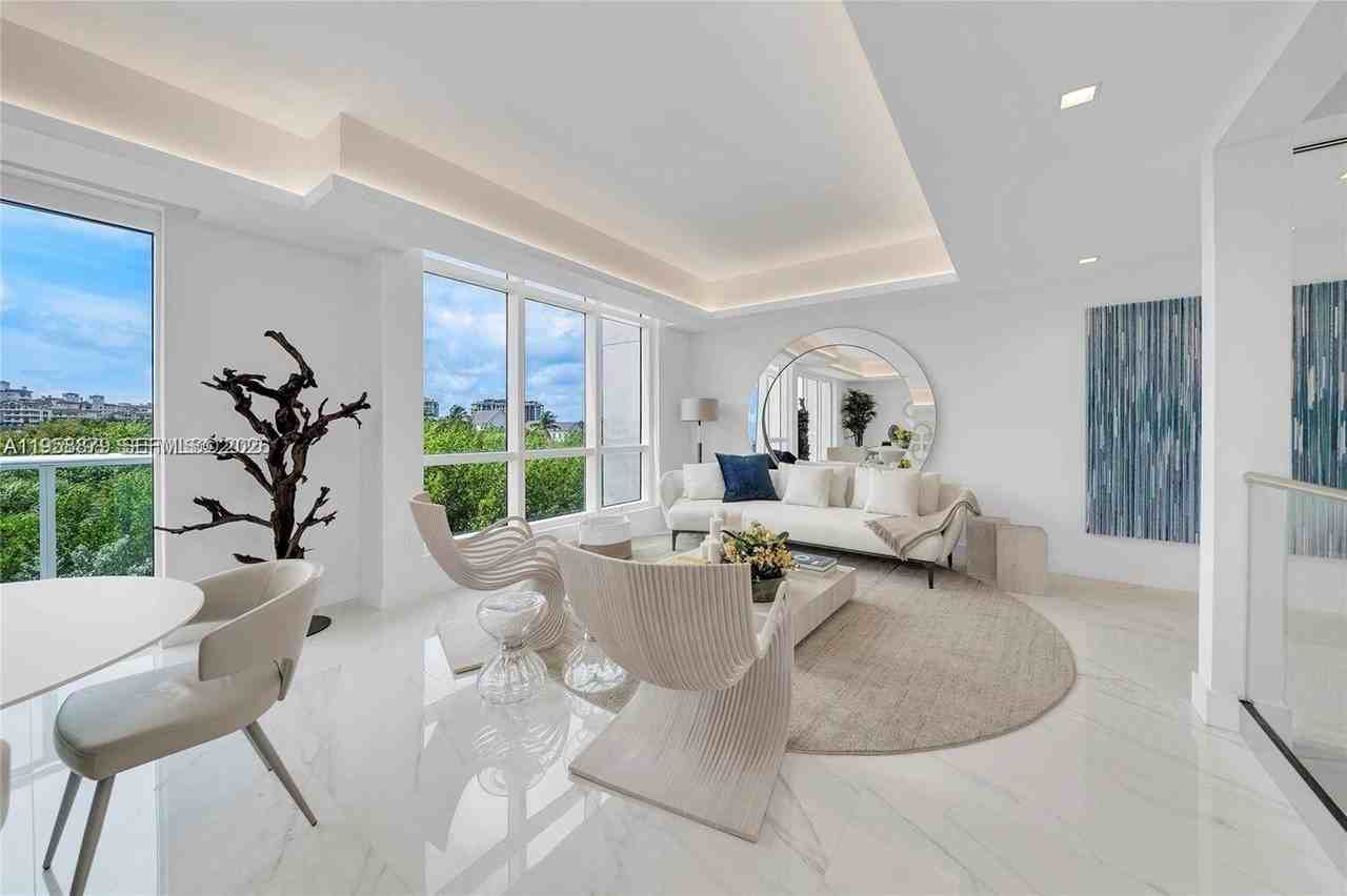 100 S Pointe Dr #TH13 - Photo 3 of 50