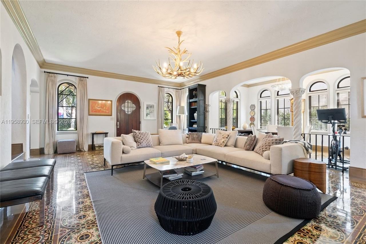 2330 Prairie Ave - Photo 3 of 46