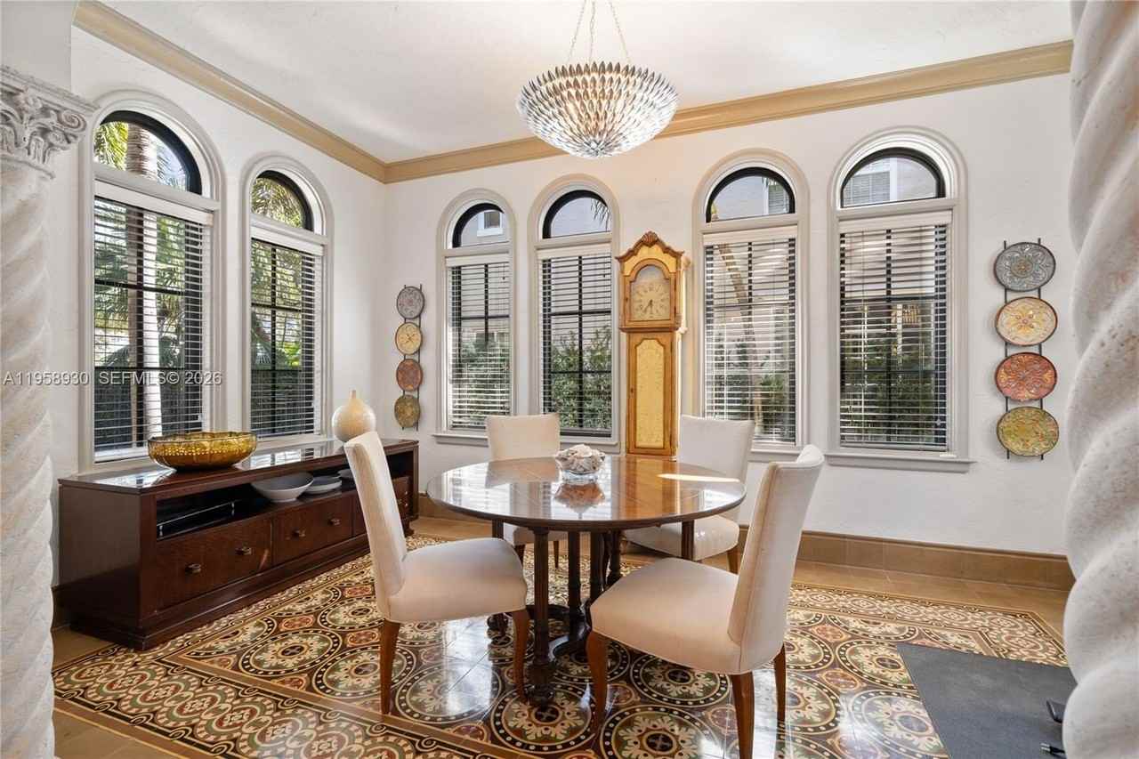 2330 Prairie Ave - Photo 6 of 46