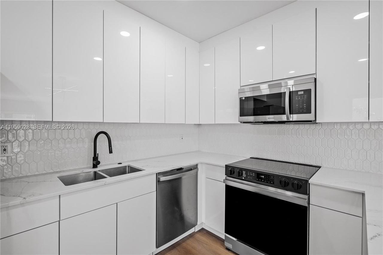 3661 Ne 170th St #2 - Photo 3 of 24