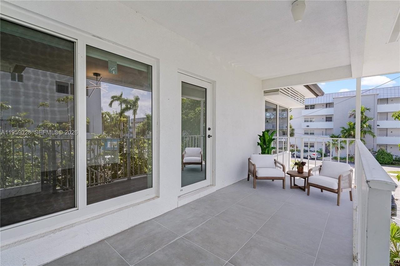 3661 Ne 170th St #2 - Photo 4 of 24