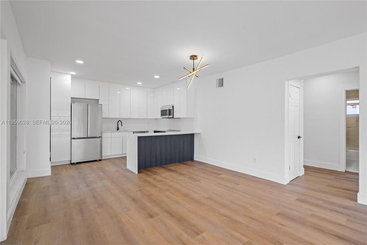 3661 Ne 170th St #2 - Photo 7 of 24