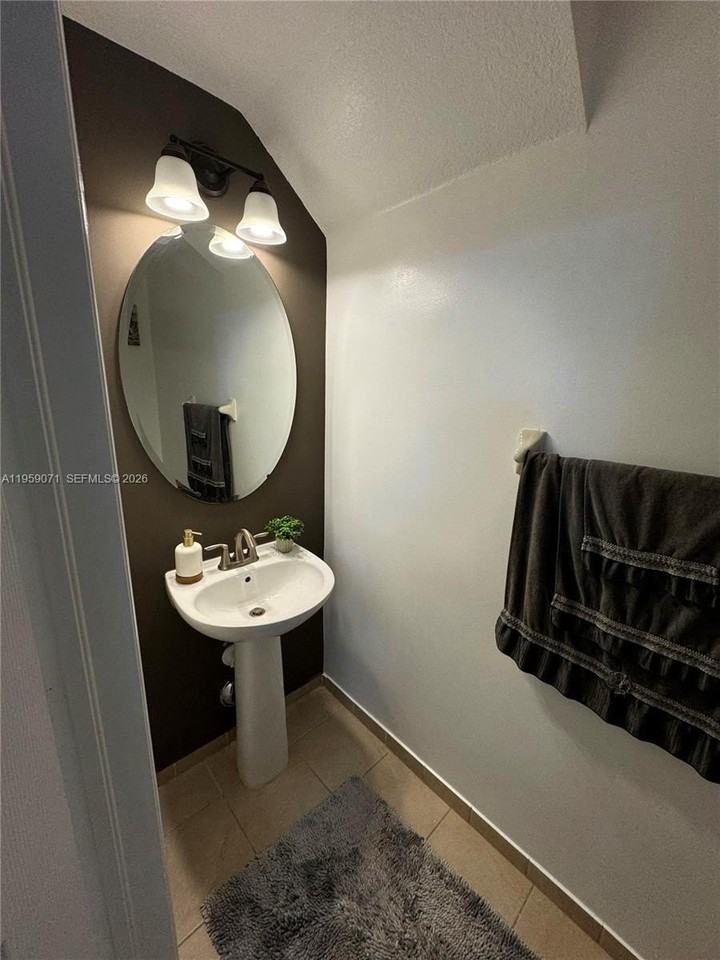 8905 Nw 98th Ave #8905 - Photo 4 of 31