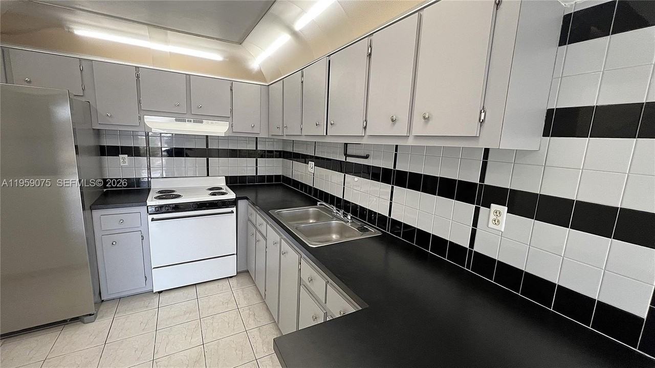 14250 Sw 62nd St #424 - Photo 6 of 24