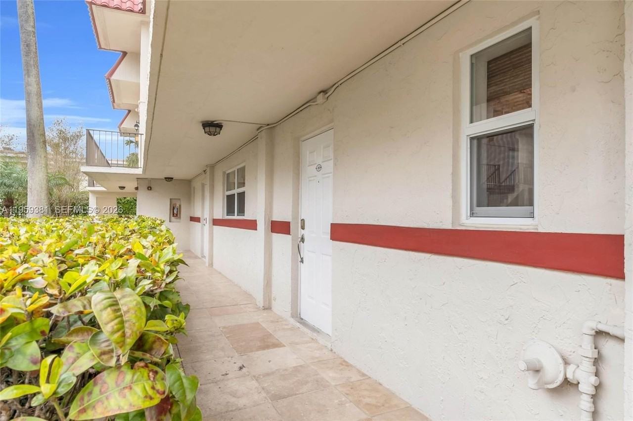 6707 N Kendall Dr #105 - Photo 3 of 20