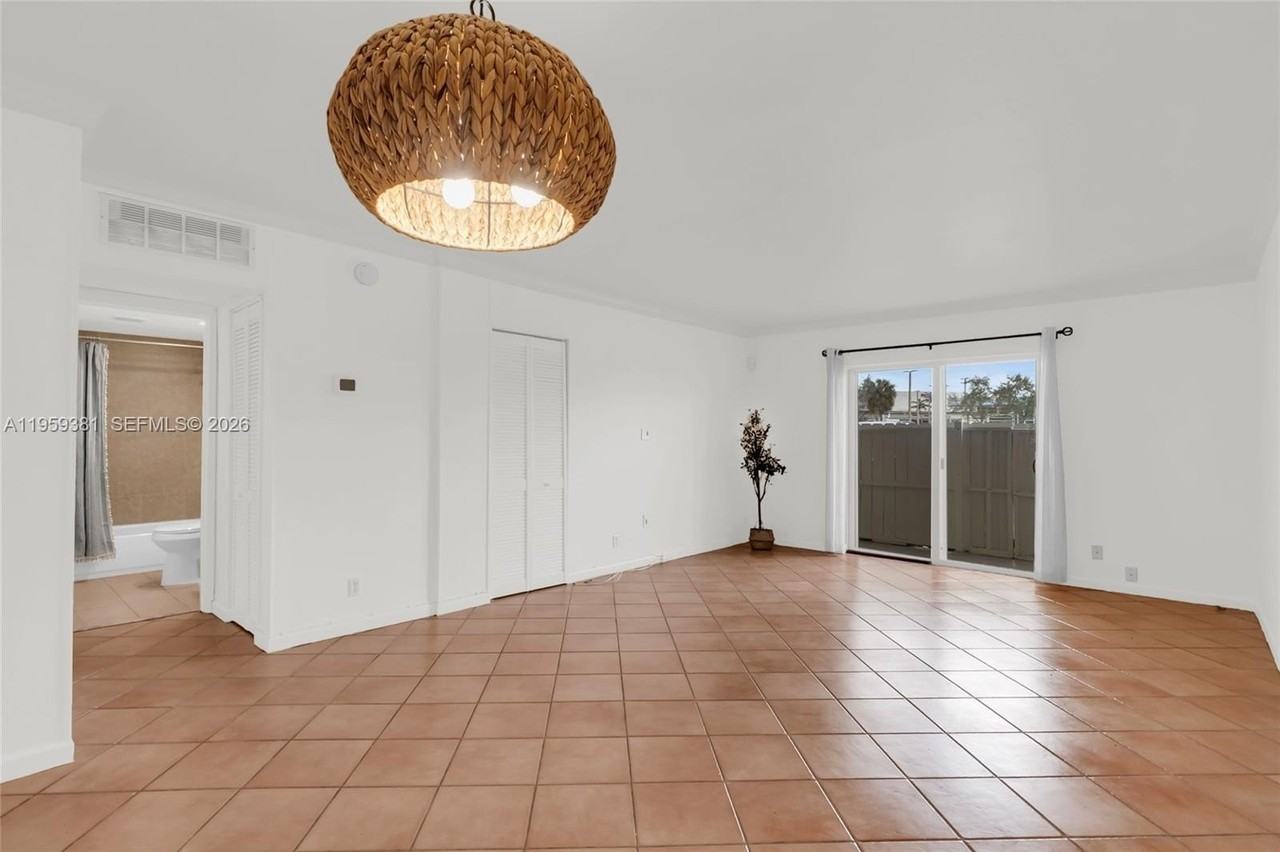 6707 N Kendall Dr #105 - Photo 5 of 20