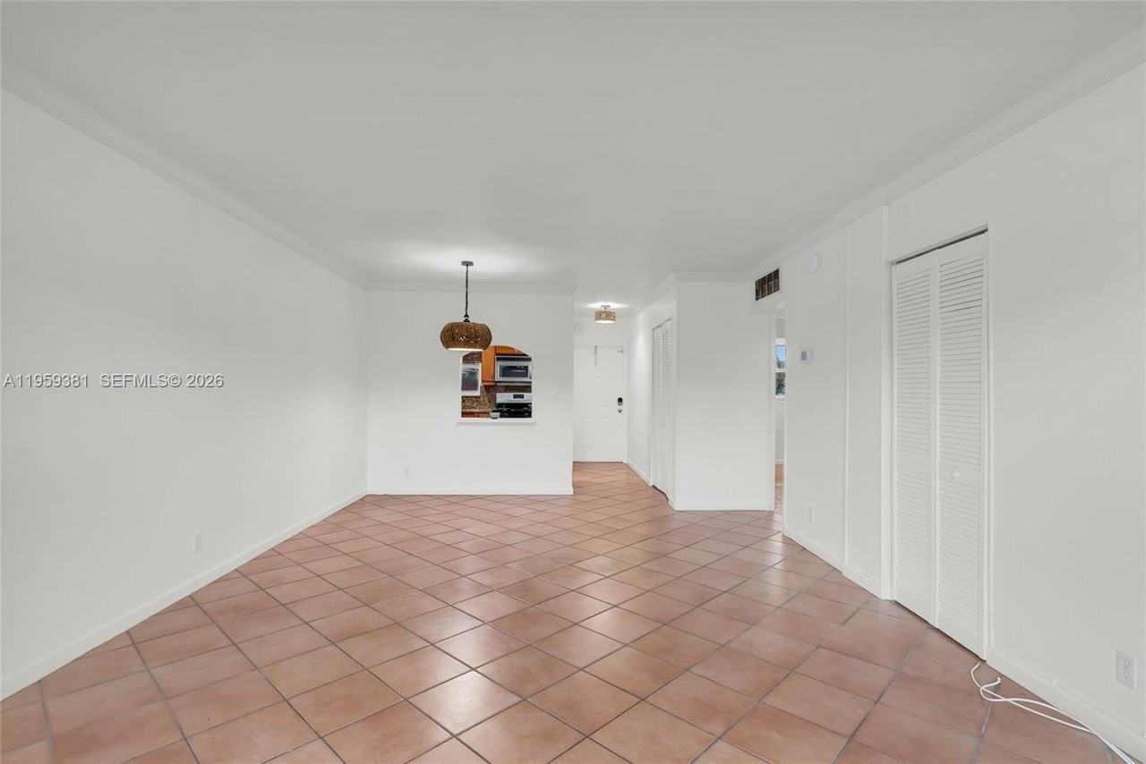 6707 N Kendall Dr #105 - Photo 7 of 20