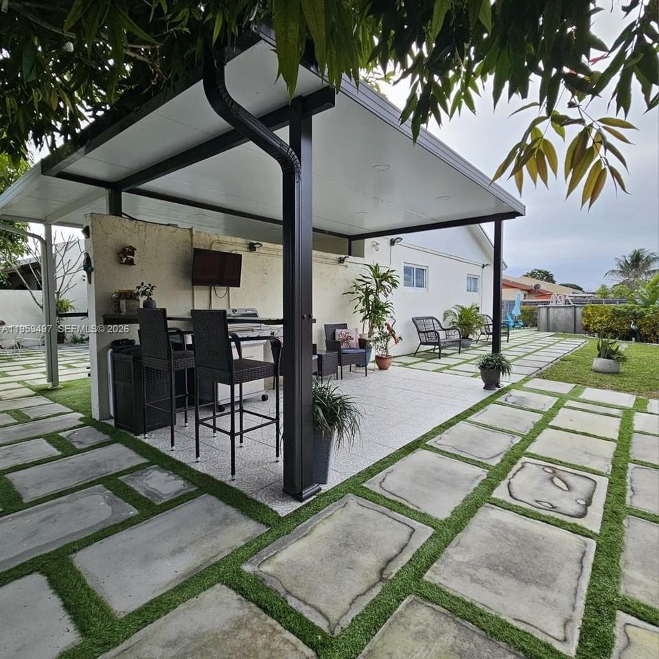 19623 Nw 30th Pl - Photo 2 of 33