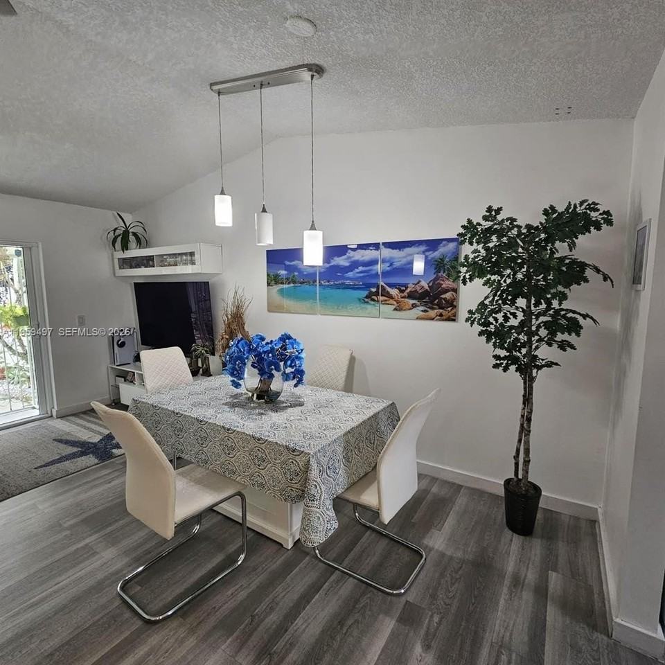 19623 Nw 30th Pl - Photo 3 of 33