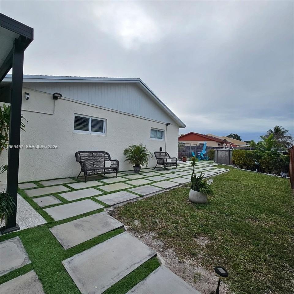 19623 Nw 30th Pl - Photo 5 of 33