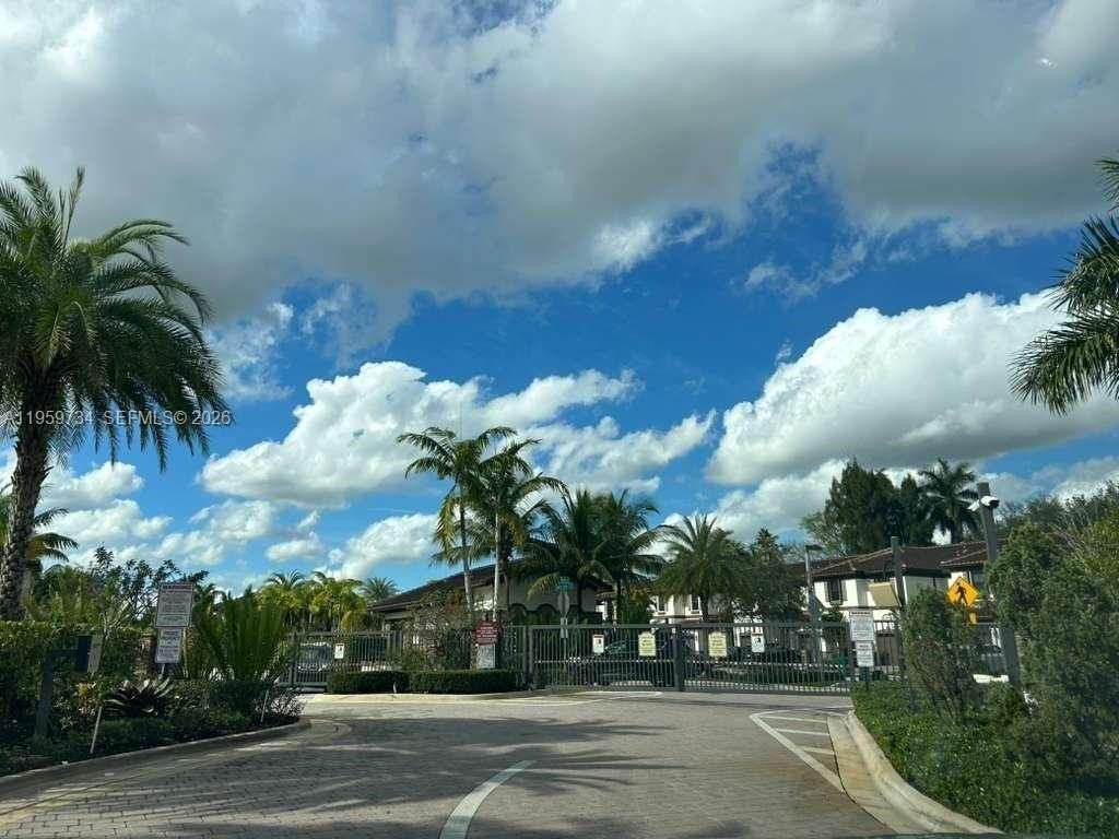 6501 N Anise Ct - Photo 2 of 10