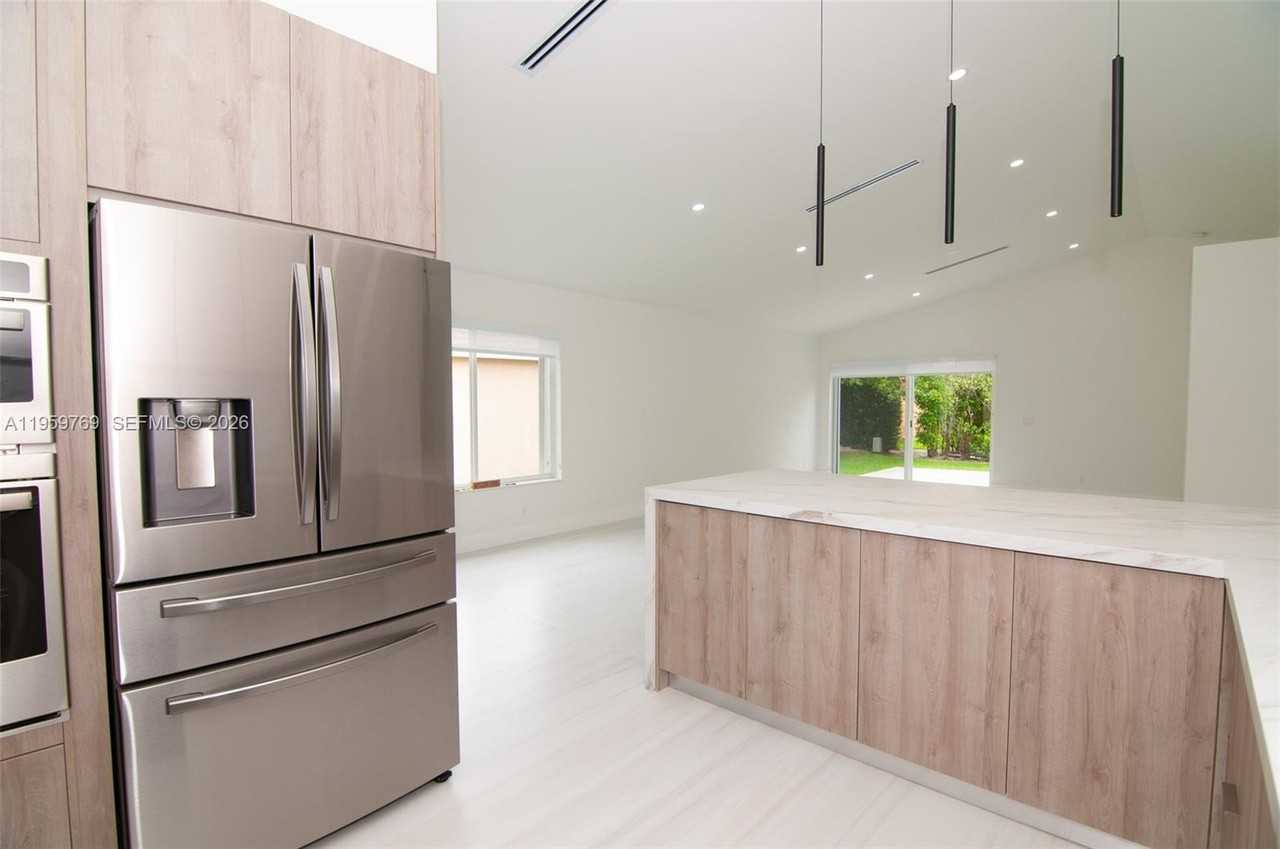 4420 Dogwood Cir #4420 - Photo 3 of 43