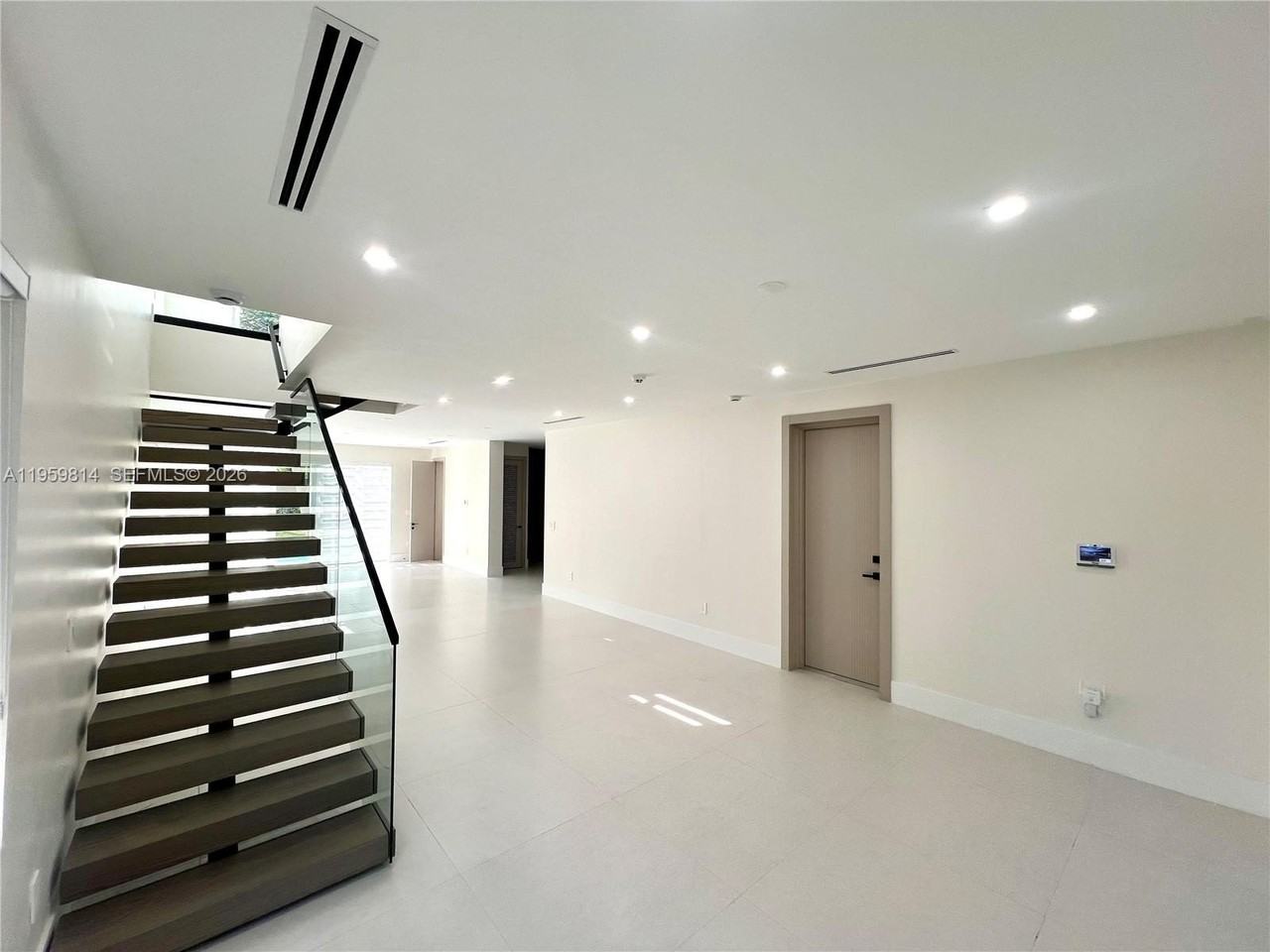 7850 Sw 67th Ave - Photo 6 of 47