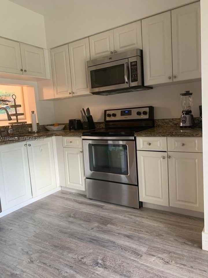 20 Key West Ct - Photo 3 of 10