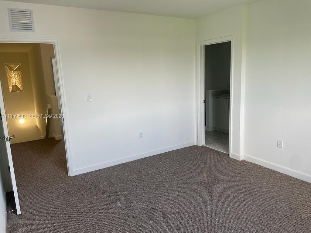 556 Ne 5th St #1 - Photo 3 of 7