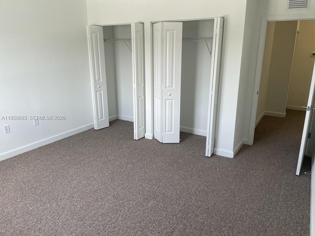 556 Ne 5th St #1 - Photo 4 of 7