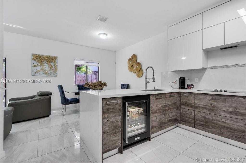 4411 Sw 163rd Psge #4411 - Photo 5 of 26