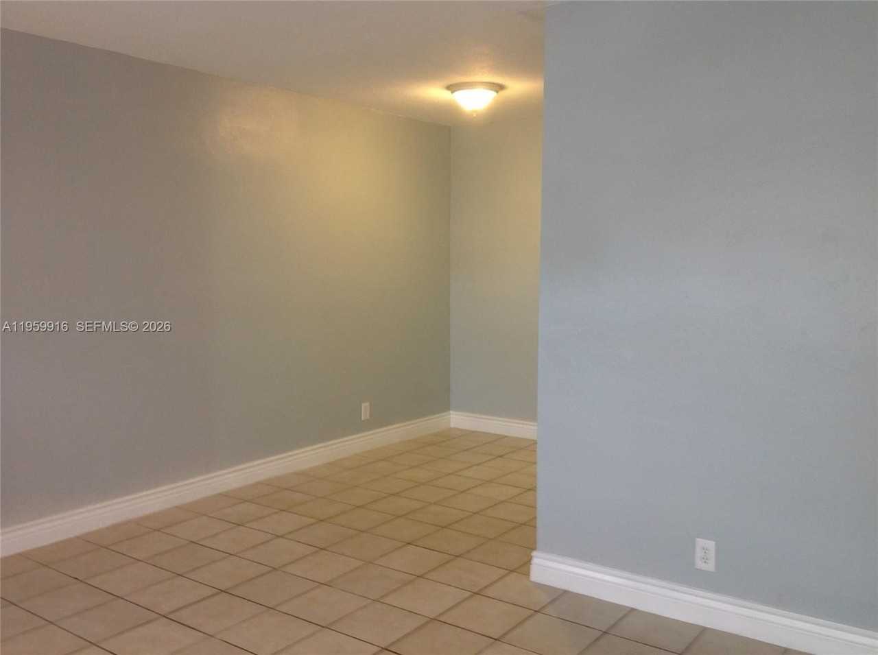 280 Sw 11th Ave #5 - Photo 7 of 9