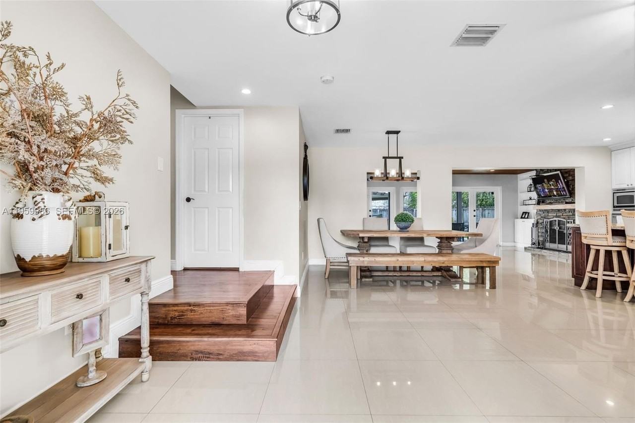 9091 Sw 49th St - Photo 5 of 48