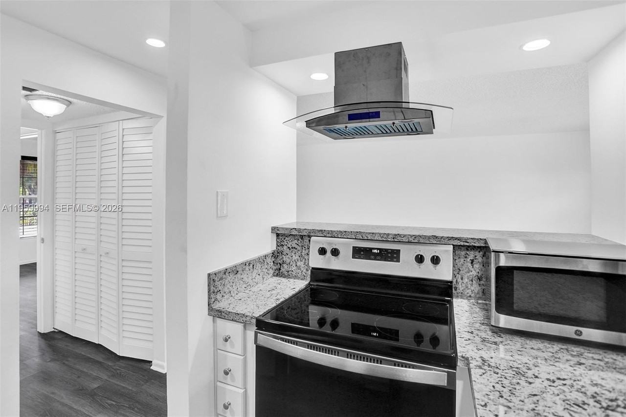 4211 Nw 19th St #194 - Photo 2 of 35