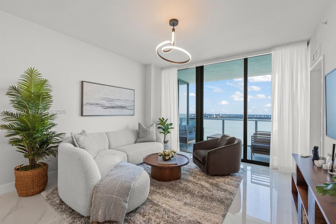 700 Ne 24th St #3904