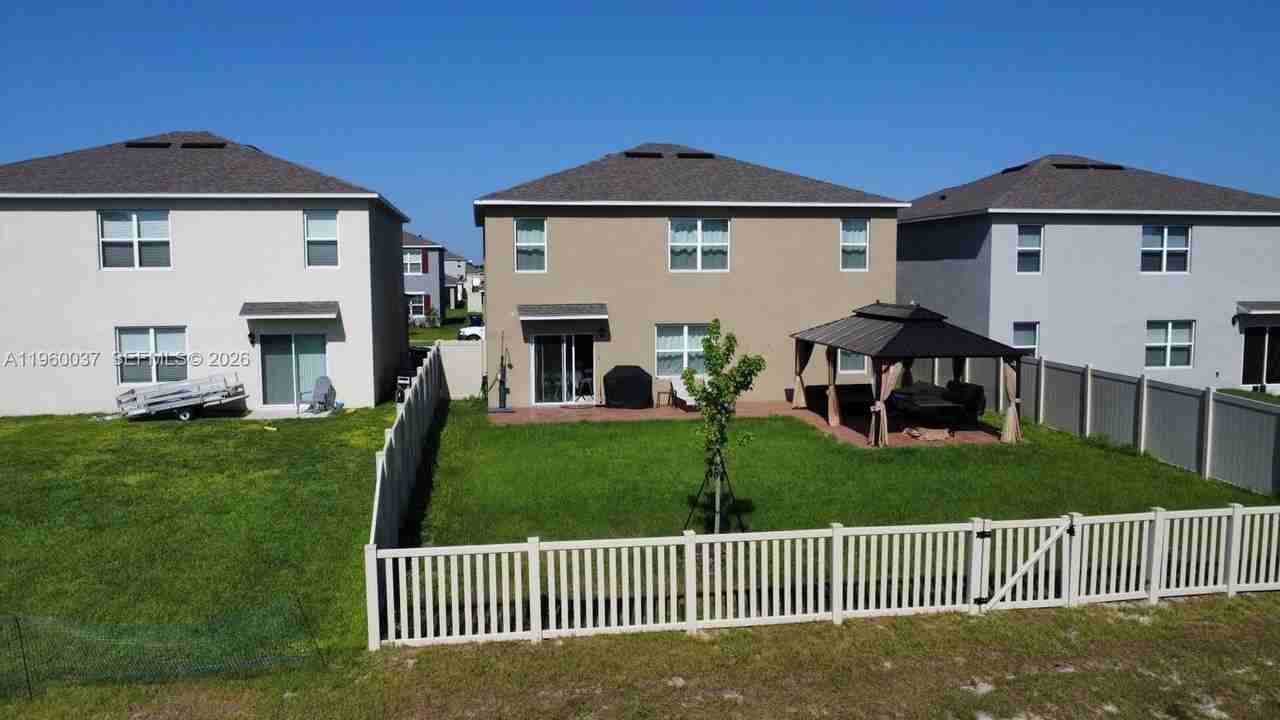 740 Grove St - Photo 3 of 3