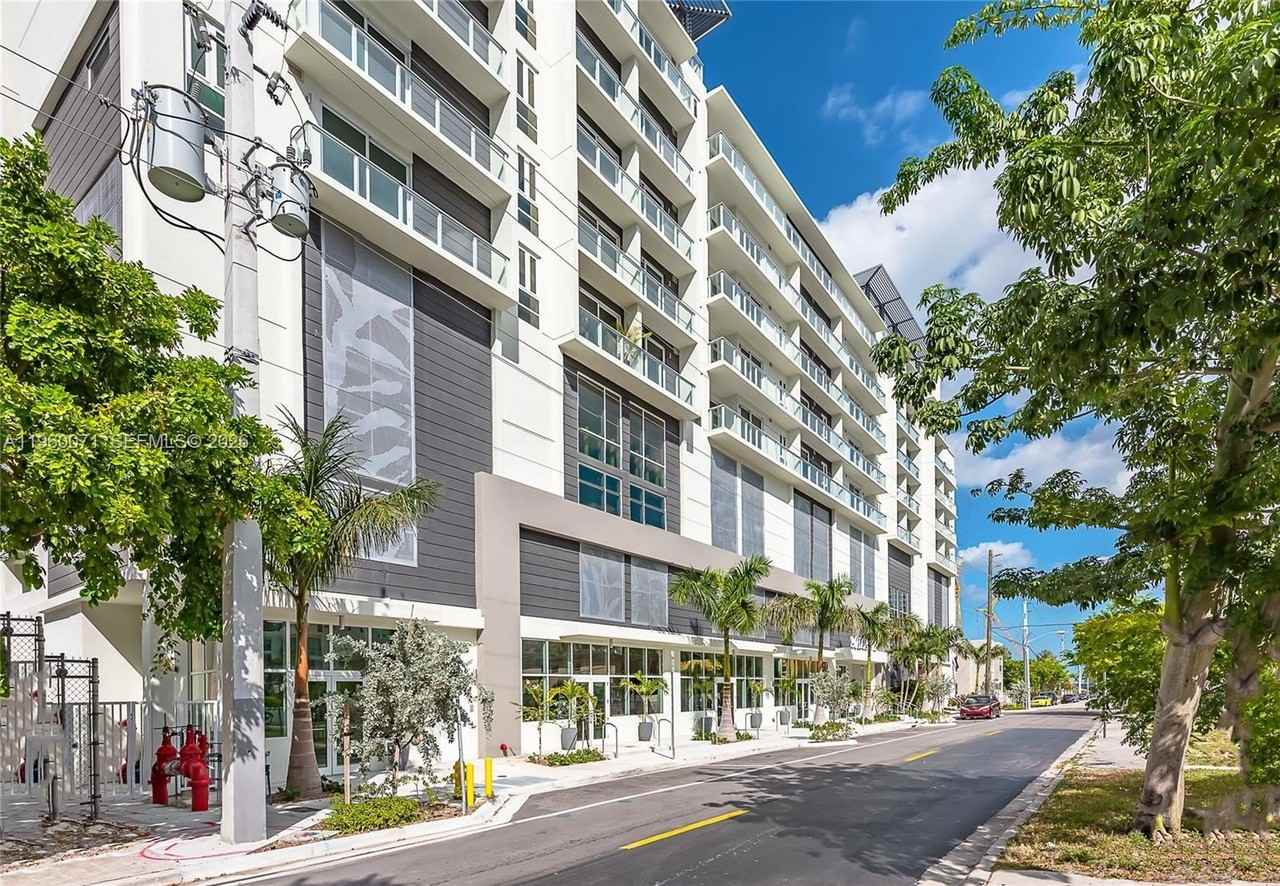 321 Ne 26th St #805 - Photo 2 of 23