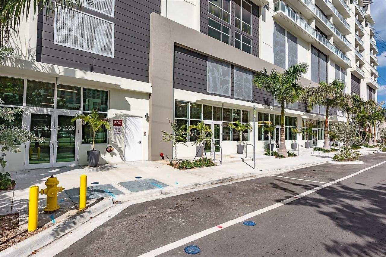 321 Ne 26th St #805 - Photo 4 of 23